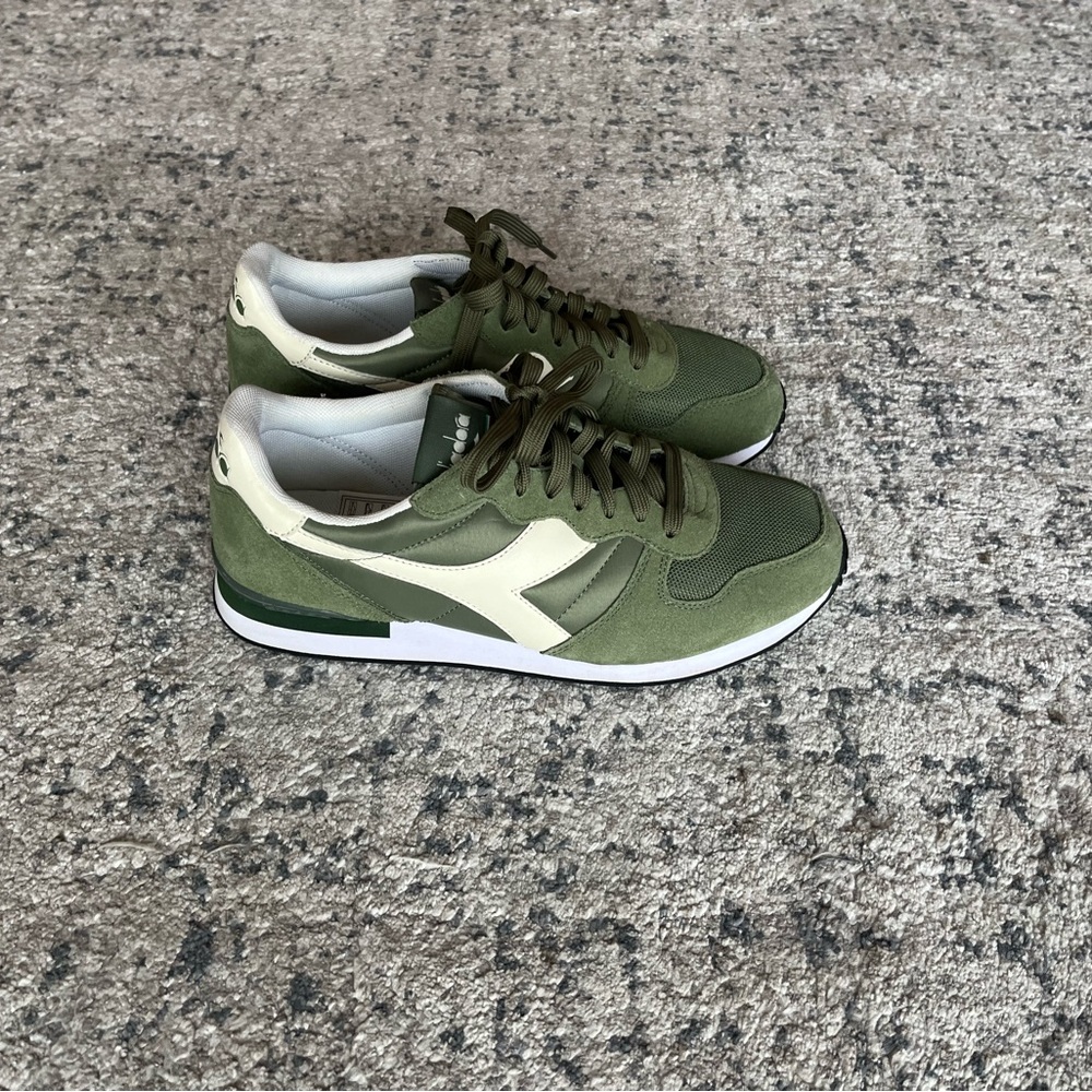 Green and White Low-Top Sneakers with Lace-Up Design